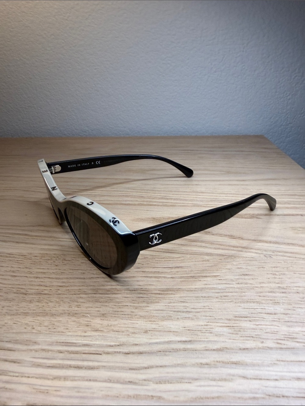 Chanel 5416-A Black and beige Sunglasses